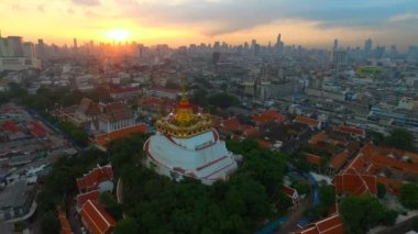 Altın Mountain (phu khao tanga) havadan görünümü, Bangkok, Tayland Wat Saket Tapınağı'nda eski bir pagoda