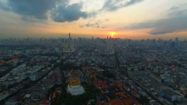 Vista Aérea Montanha Dourada Phu Khao Thong Pagode Antigo Templo — Vídeo de Stock