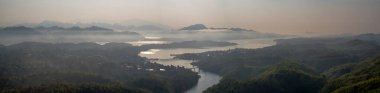 Sangkhlaburi 'deki Mon Köprüsü' nün havadan görüntüsü. Kanchanaburi. Tayland