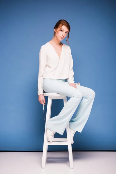 Beautiful woman sitting on chair — Stock Photo, Image