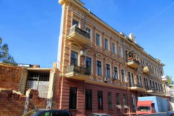 Bir duvar - optik illüzyon Vorontsov Lane'de Odessa Ukrayna - Ekim 2017 evi