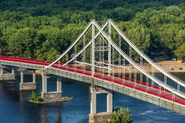 Kiev Ucrania Vista Del Puente Peatonal Sobre Río Dniéper Soleado —  Fotos de Stock