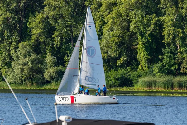 Kyiv Ukraine Dnieper River July 2019 People Sail Yachts Rented — Stock Photo, Image