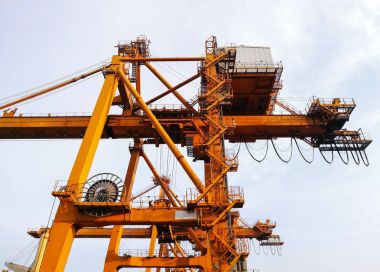 Portainer yükleme ve boşaltma gelen konteyner gemisi için