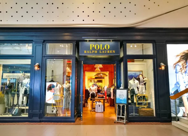 Ingang van een winkel van Polo Ralph Lauren — Stockfoto
