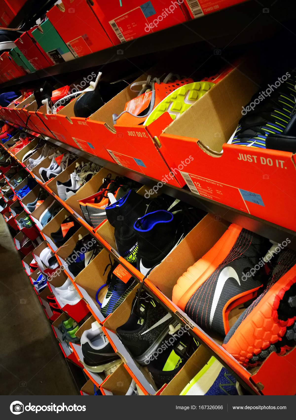 nike outlet stock