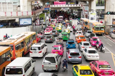 Bangkok, Tayland - 18 Temmuz 2017: Trafik sıkışıklığı Siam Square, Bangkok Tayland.