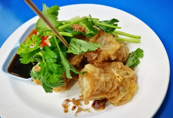 Close Up van soort Chinese Snacks. Chinese Gestoomde Dim Sum op Plat — Stockfoto