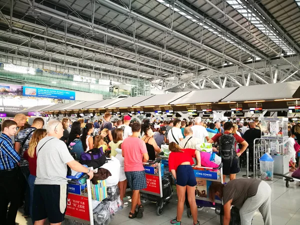 Check-in balie in Suvarnabhumi Airport — Stockfoto