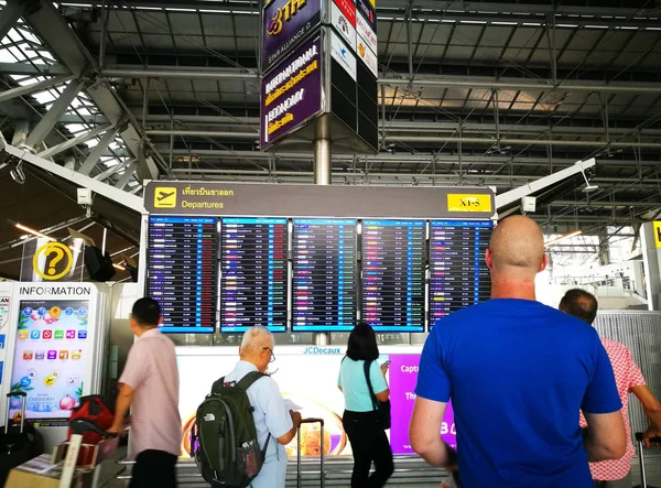 Se změnami stůl v Suvarnabhumi Airport — Stock fotografie
