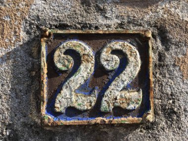 Vintage grunge kare metal paslı plaka numarası