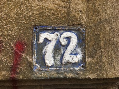 Vintage grunge kare metal paslı plaka numarası