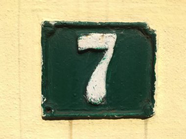 Vintage grunge kare metal paslı plaka numarası