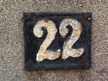 Vintage grunge kare metal paslı plaka numarası