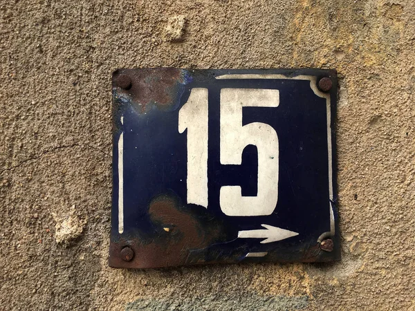 Vintage grunge carré métal plaque rouillée de numéro — Photo