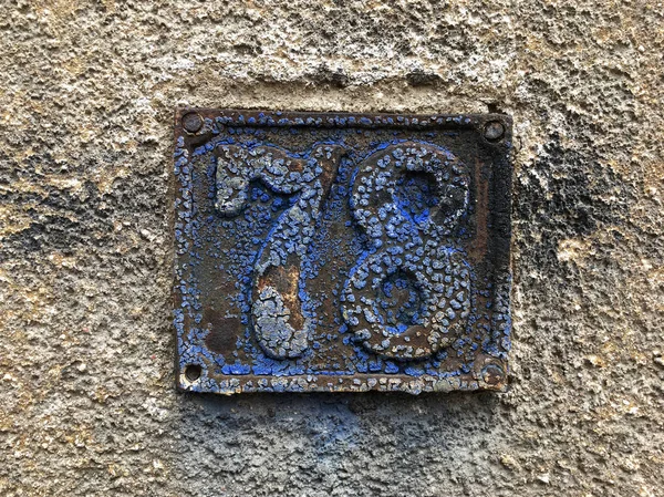 Vintage grunge square metal rusty plate of number — Stock Photo, Image