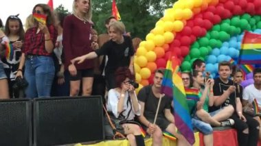 Sofia, Bulgaristan - 10 Haziran 2017: 10 Sofia Gay Pride kutlama insanlar