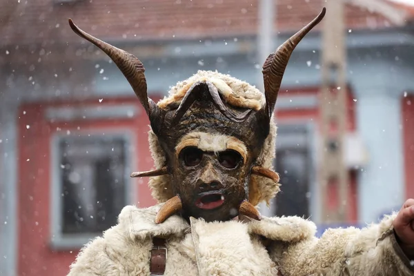 Festival maskeli balo oyunları Surova Breznik, Bulgaristan. — Stok fotoğraf