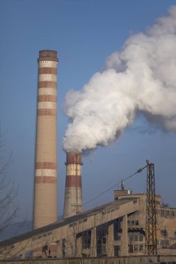 Tüten baca ve elektrik direği.,