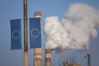 Tüten baca ve elektrik direği.,