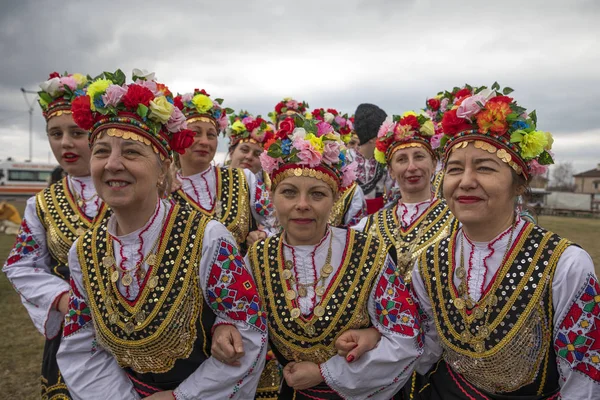 Masquerade fesztivál Elin Pelinben, Bulgáriában. Őshonos kultúra — Stock Fotó