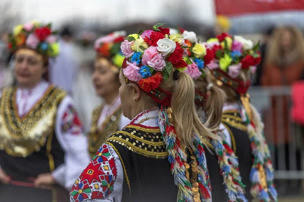 Masquerade fesztivál Elin Pelinben, Bulgáriában. Őshonos kultúra — Stock Fotó