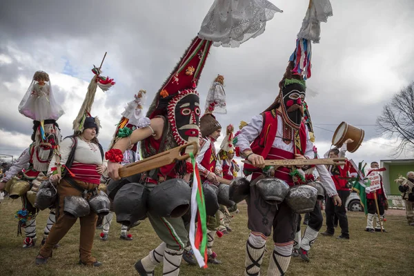 Masquerade fesztivál Elin Pelinben, Bulgáriában. Őshonos kultúra — Stock Fotó