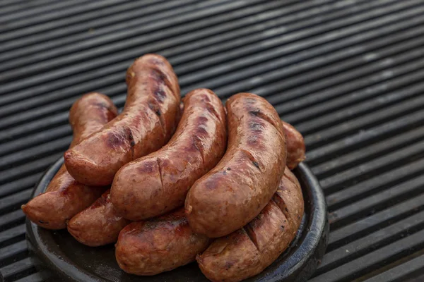 Salsiccia di maiale e hot dog alla griglia — Foto Stock