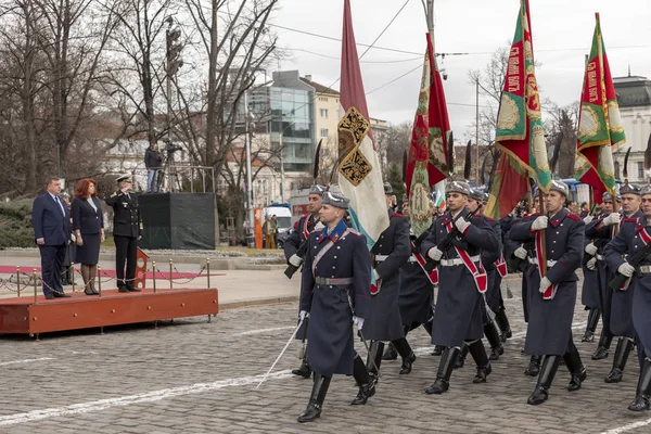 索菲亚 保加利亚 2020年3月3日 庆祝保加利亚摆脱奥斯曼统治的游行 在无名战士纪念碑上的解放日2020年3月3日 保加利亚索菲亚 — 图库照片