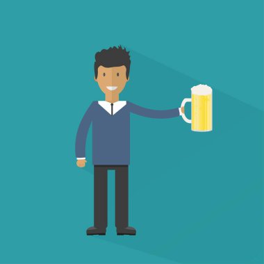 Adam bira cam üzerinde mavi arka plan ile