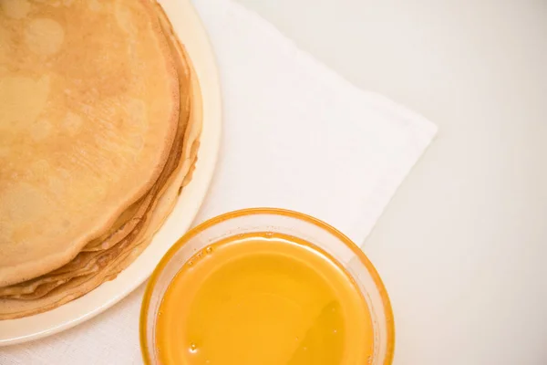 Maslenitsa is a national holiday at the end of February . pancakes are fried for a week with honey on a light background. blini . space for text — Stock Photo, Image