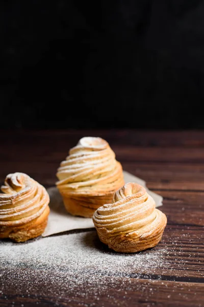 Los Cruffins Modernos Hacen Los Croissants Hojaldre Forma Muffin Sobre — Foto de Stock