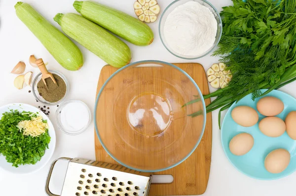 Schritt Für Schritt Rezept Zucchini Pfannkuchen Und Gemüse Auf Hellem — Stockfoto