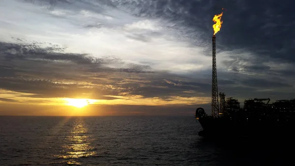 Puesta de sol en la producción de petróleo de Brasil —  Fotos de Stock