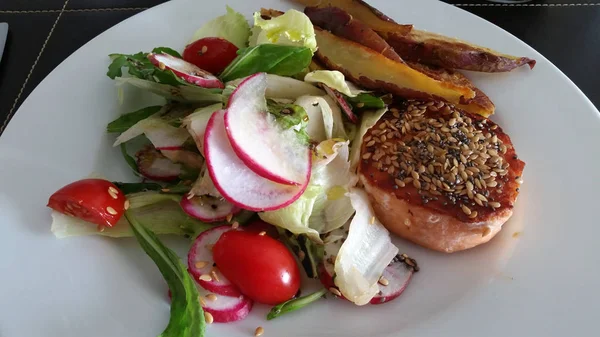 Insalata Verde Con Salmone — Foto Stock