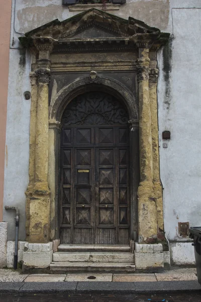 Zeer oude grote deur — Stockfoto