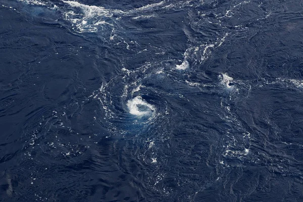 Океанічна хвиля в русі — стокове фото