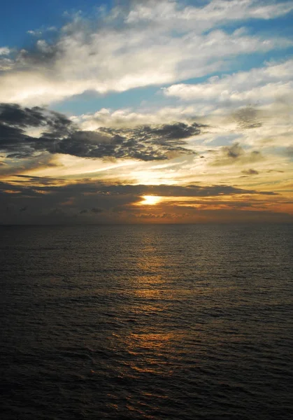 南米の海に沈む夕日 — ストック写真