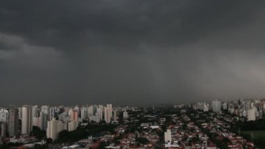 Sao Paulo, Brezilya şehir içinde çok güçlü yağmur 