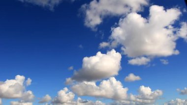 Yüksek bulutlar, yoğunlaştırılmış su buharı atmosferde yüzen görünür kitle