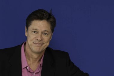 Engelleri aşmak için canlı tutumu olan adam