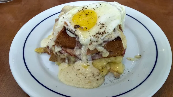 Sandwich Con Queso Derretido Tocino Huevo — Foto de Stock