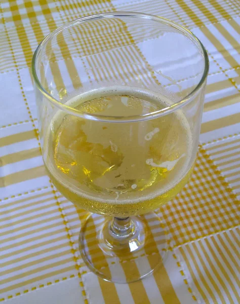 Bicchiere Birra Fredda Sul Tavolo — Foto Stock