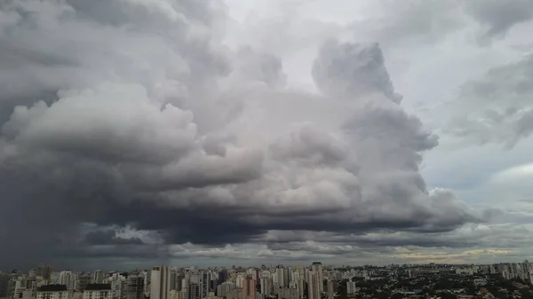 雨水抵达巴西圣保罗 — 图库照片