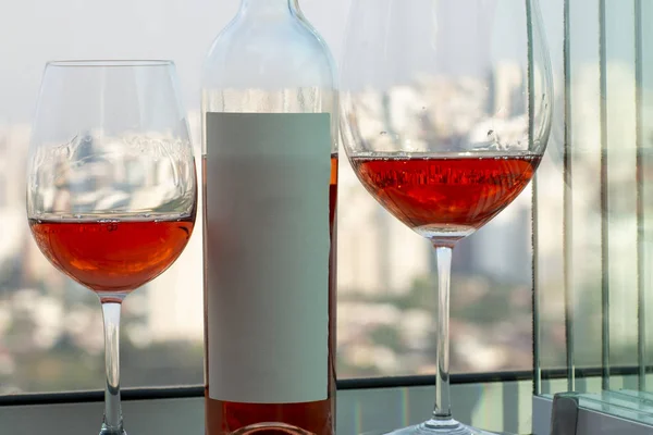 Refreshing Pink Rose Wine Glass Space Write — ストック写真