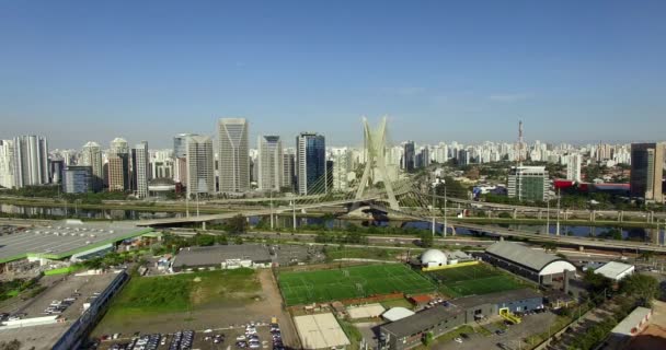 Fußballplätze Brasilien Schrägseilbrücke Von Sao Paulo Brasilien — Stockvideo