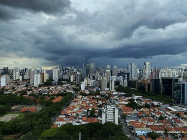 Brezilya 'nın Sao Paulo şehrinde yağmur yağar.. 