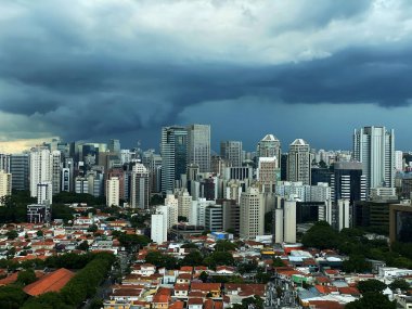 Brezilya 'nın Sao Paulo şehrinde yağmur yağar.. 