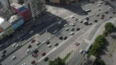 Büyük şehir ve yoğun trafik. Büyük caddeler ve şehirler. Sao Paulo şehri, Brezilya Güney Amerika. 
