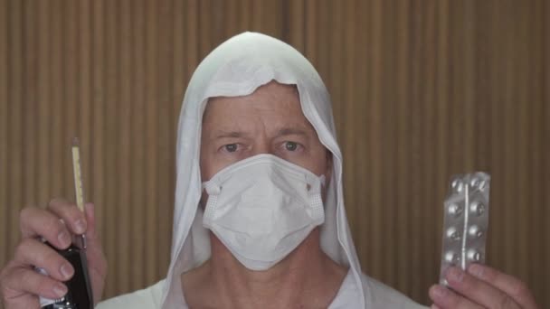 Пандемия Коронавируса Ковид Портрет Взрослого Белого Человека Медицинской Маске Защита — стоковое видео